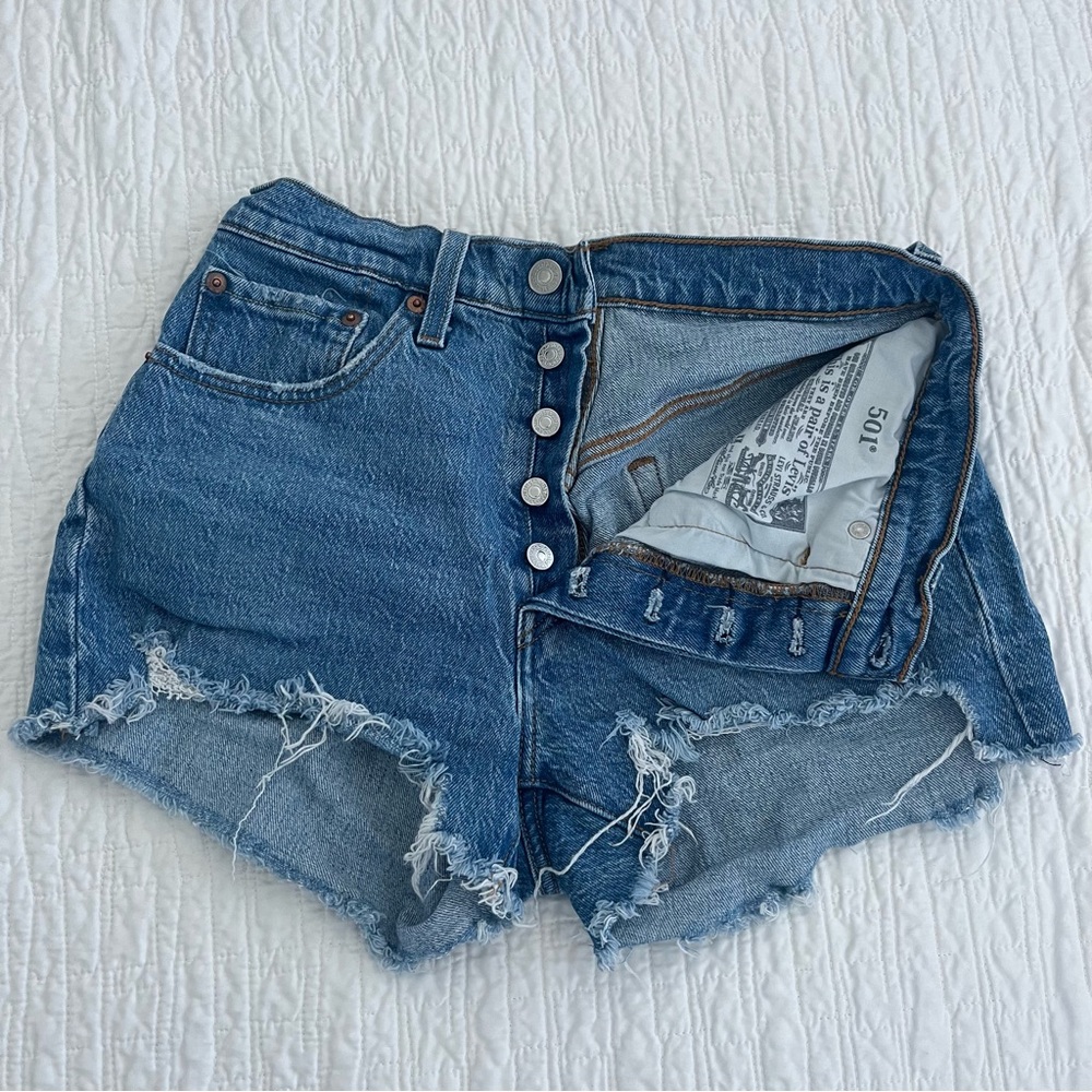 Levi's Classic Blue Distressed 501 Jean Shorts Size 25 - Picture 4 of 4